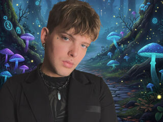 Enter my FREE CHATROOM MikeyMajesty