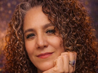 Enter my FREE CHATROOM Essi